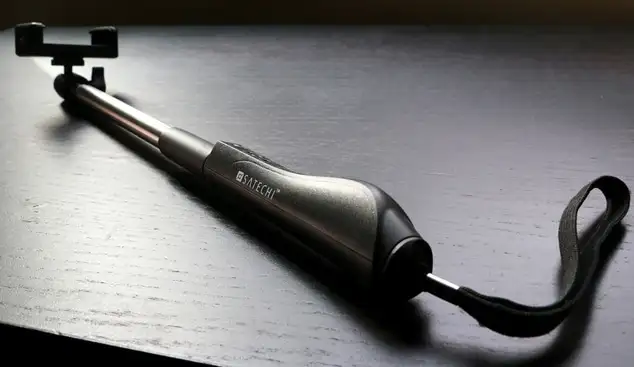 article urn publicid ap.org e b ce e dfb bfe UDl LBeHSK x Satechi Smart Selfie Extension Arm Monopod