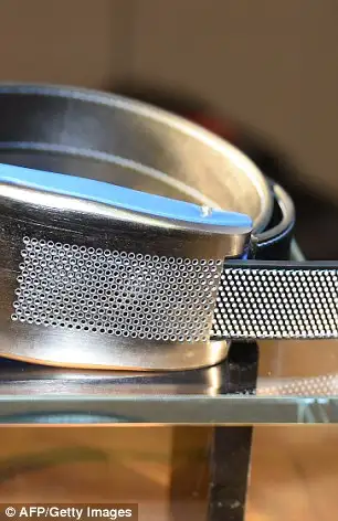 B F This connected belt called Belty pictured monitors the wearers w a 246B8F1400000578-0-This_connected_belt_called_Belty_pictured_monitors_the_wearers_w-a-29_1420475598401