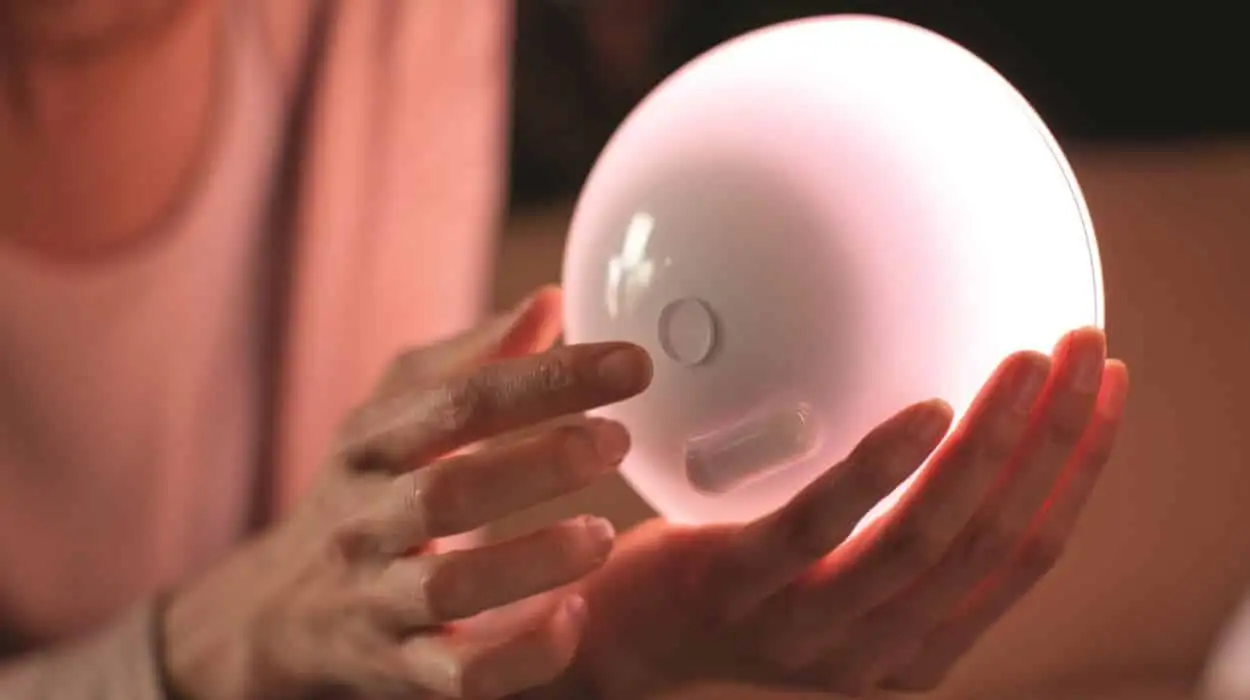 hue go facing right white handheld hue_go____facing_right__white__handheld