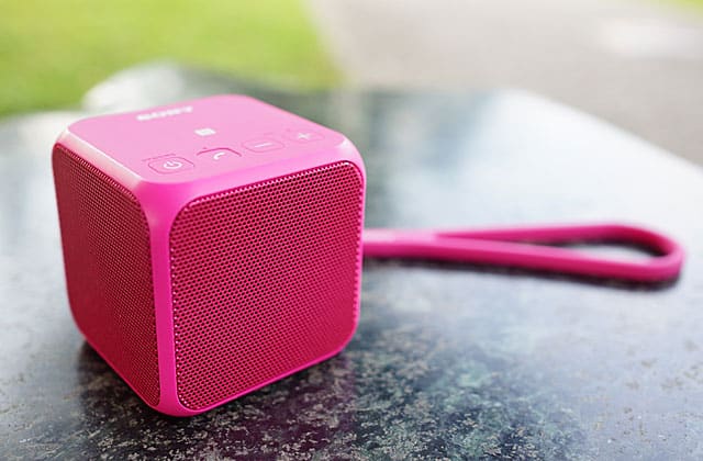 Sony SRS-X11: cube shaped sound box