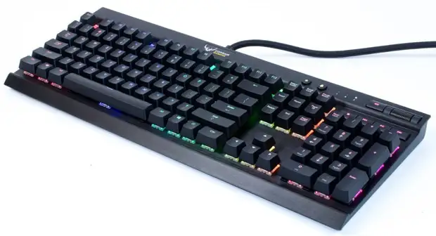 front lores CORSAIR VENGEANCE K70 RGB