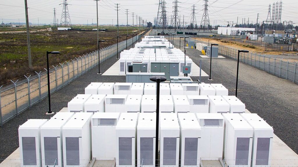 tesla_powerpack_2 source Gizmodo Australia-compressed