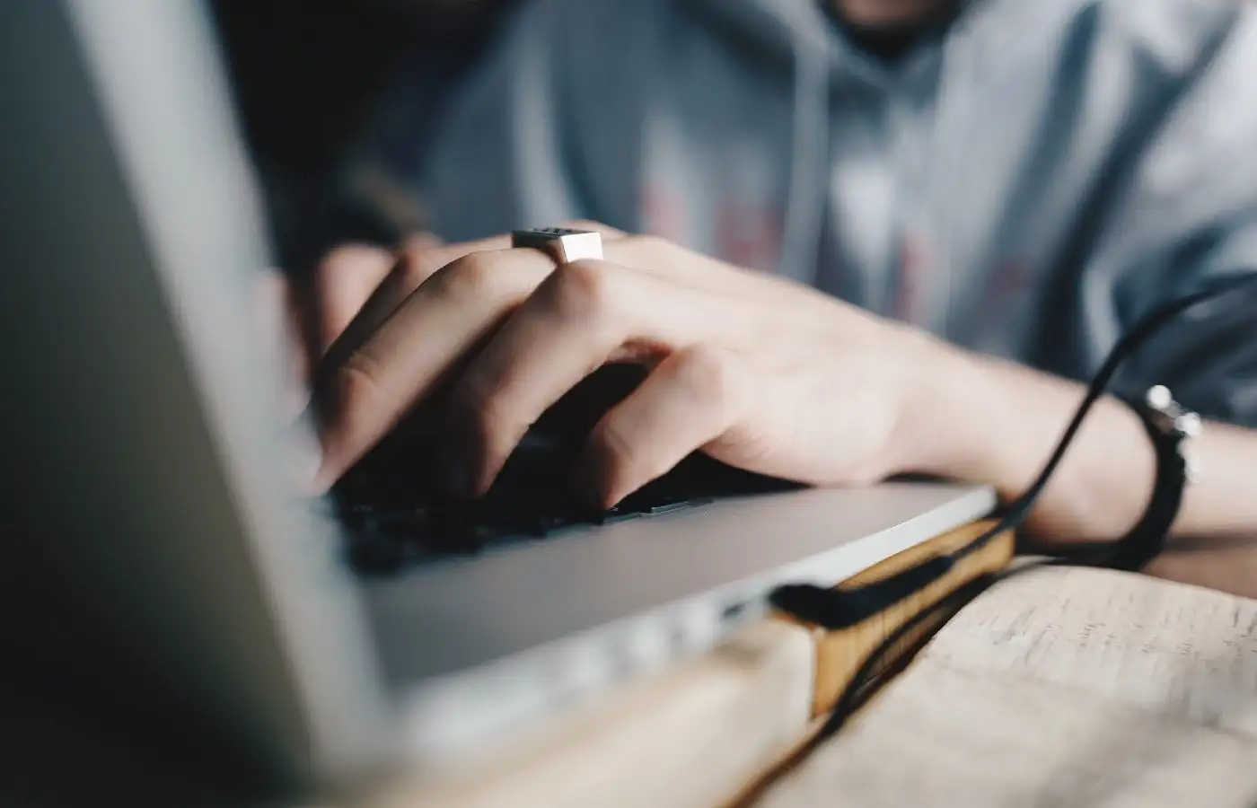 Cyq QYrKUzJxeiRAqB Yw