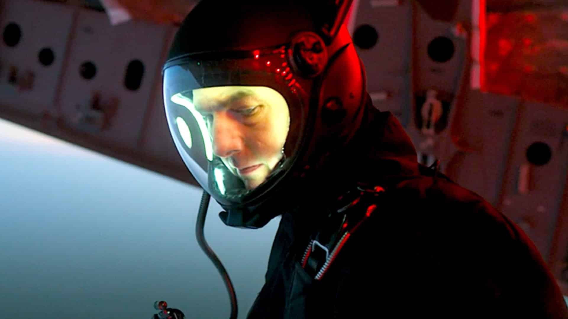 tom cruise will be the first civilian to do a spacewalk when he shoots his space movie