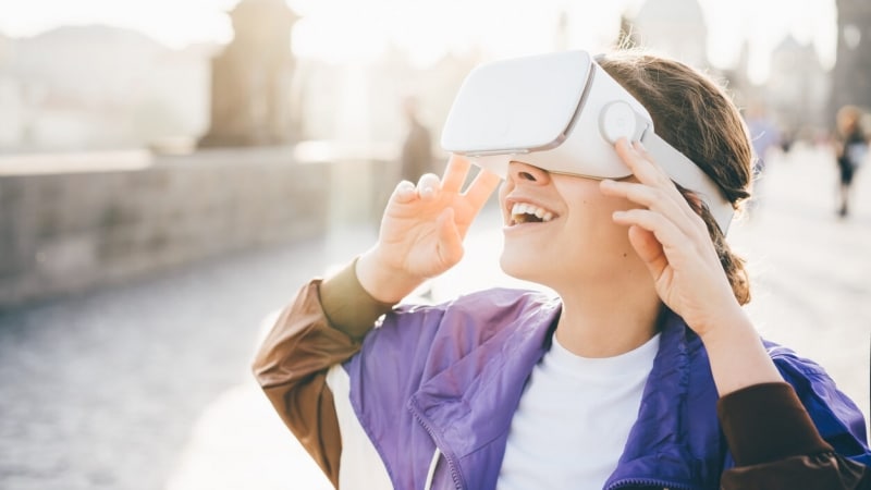 woman using vr headset for virtual tourism