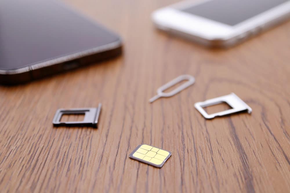 difference between eSIM and Traditional SIM Cards