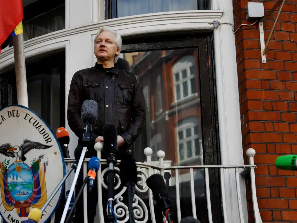  Julian Assange Speaking about WikiLeaks