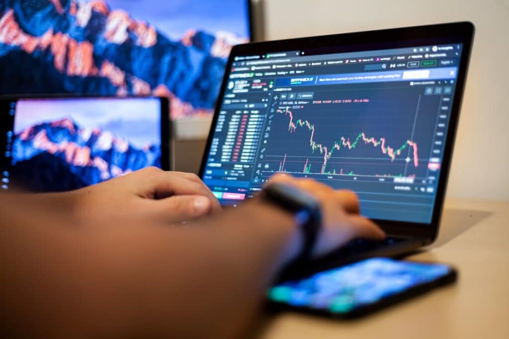 difference between cryptocurrency trading and forex trading